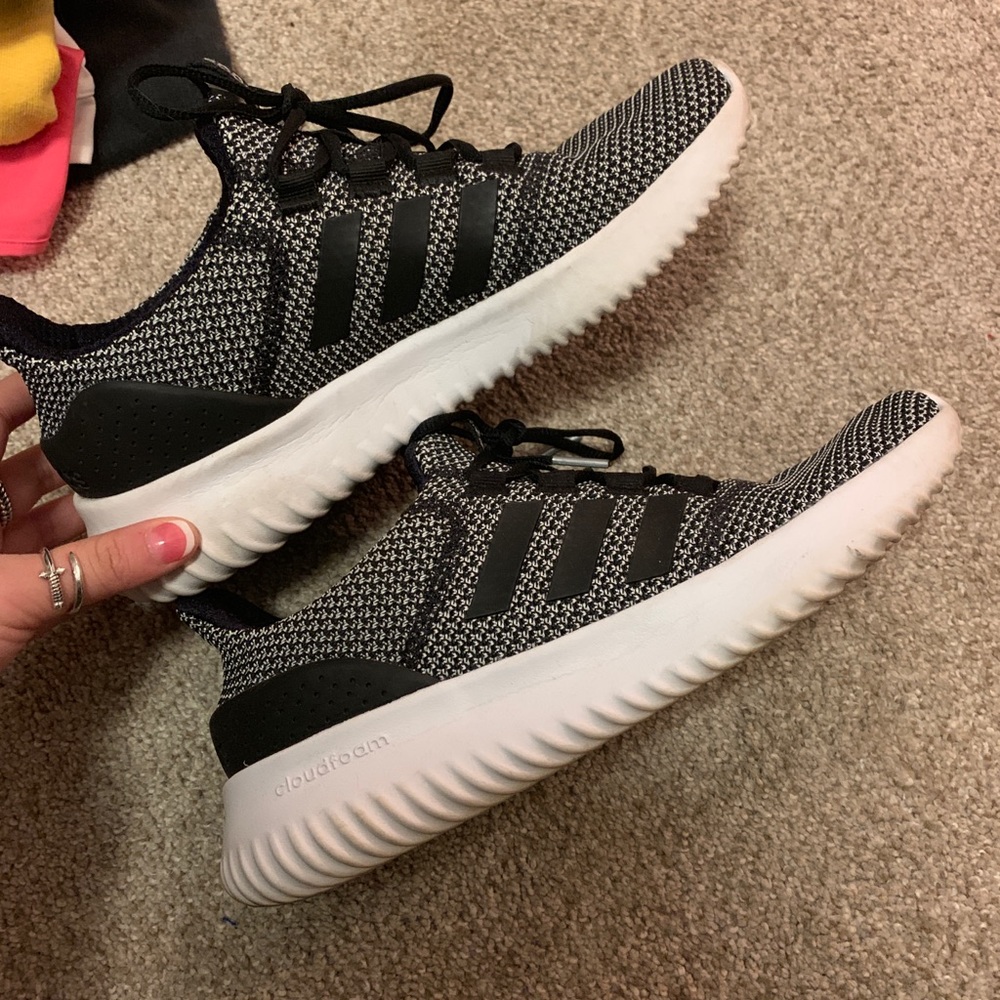 Addia’s Women’s Tennis shoes